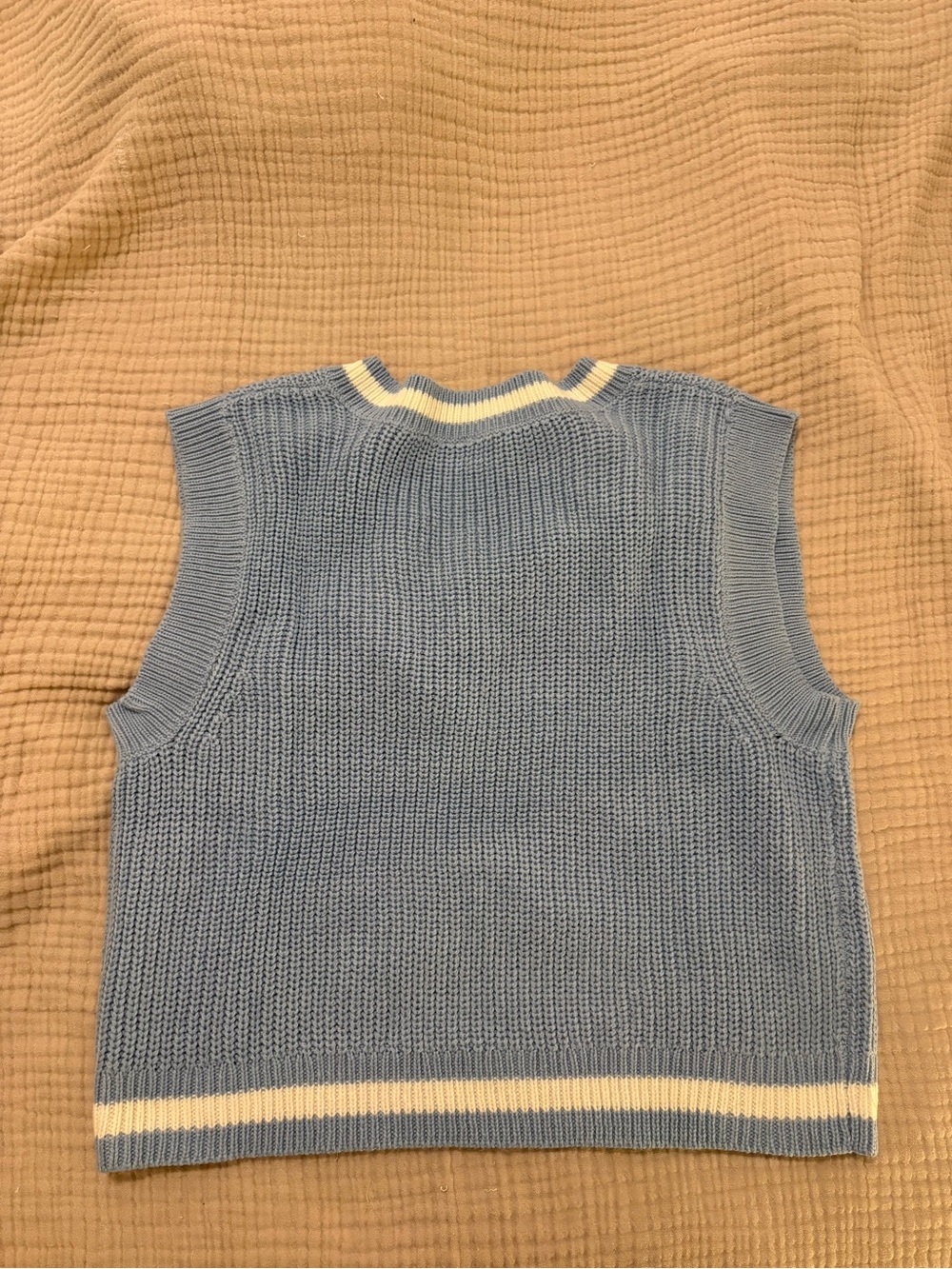 Sweater vest bundle - Picture 4 of 10